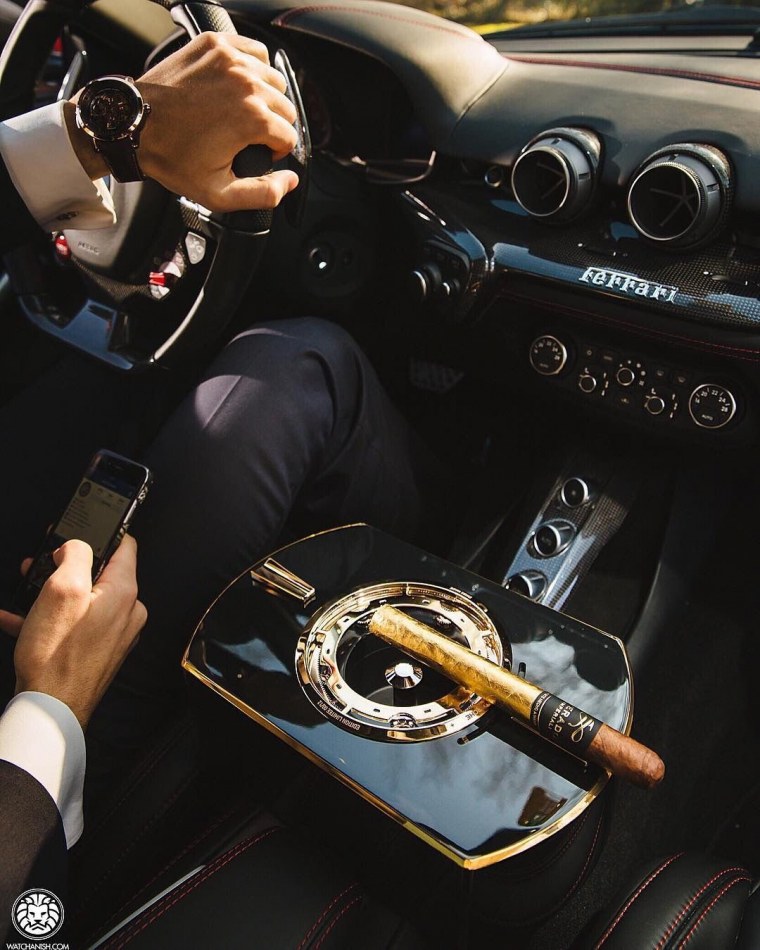 Парень на мерседесе