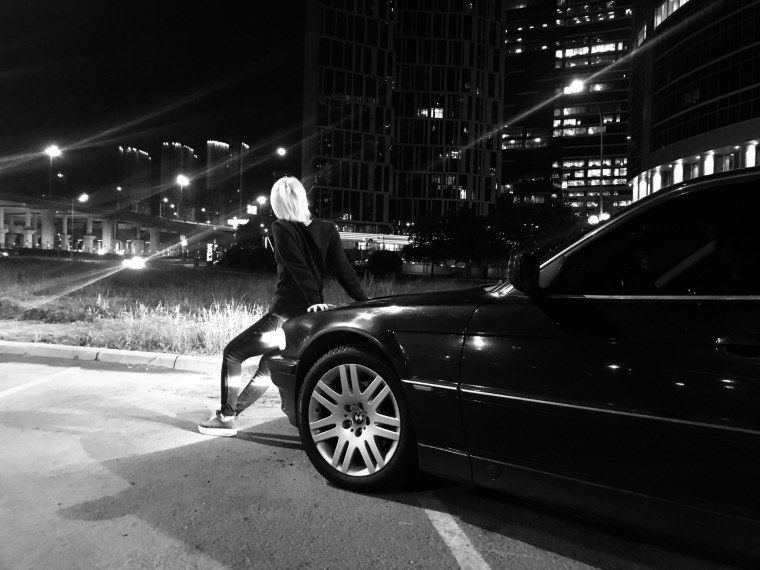 Фотосессия мужчины с машиной