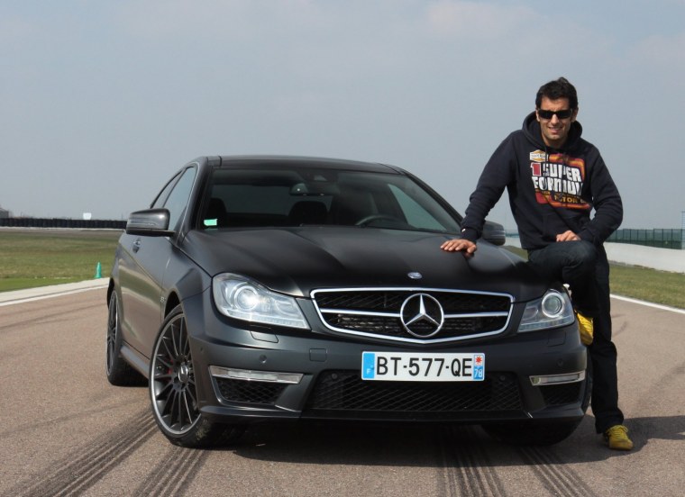 Пара в автомобиле