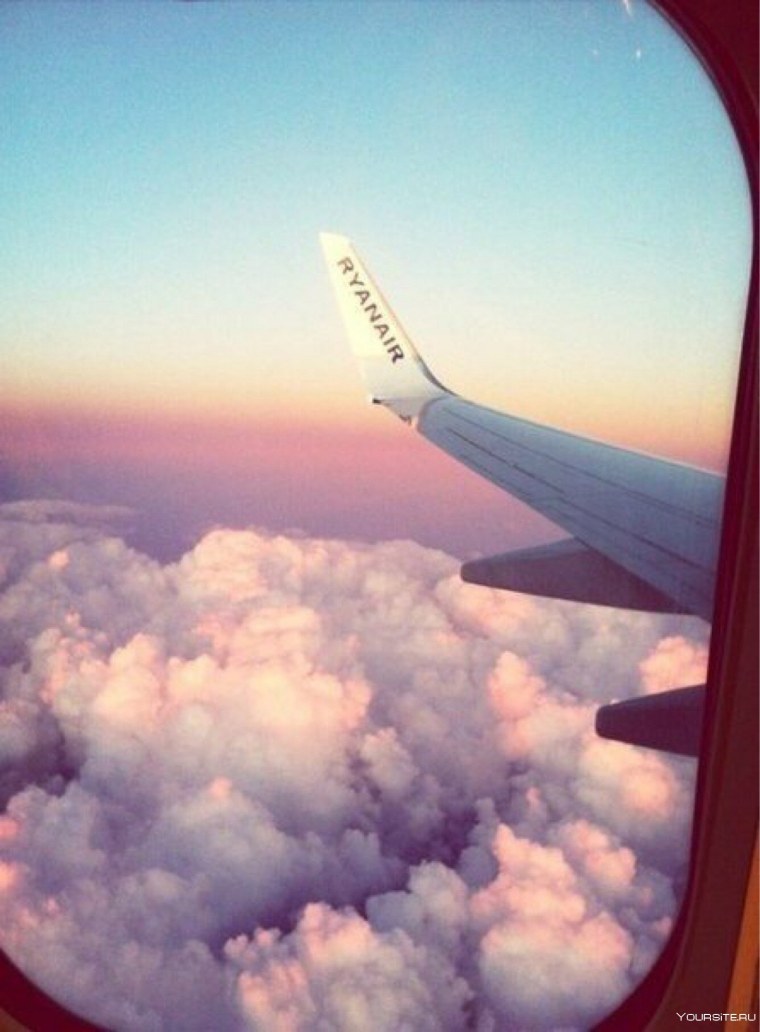 Девушка в самолете