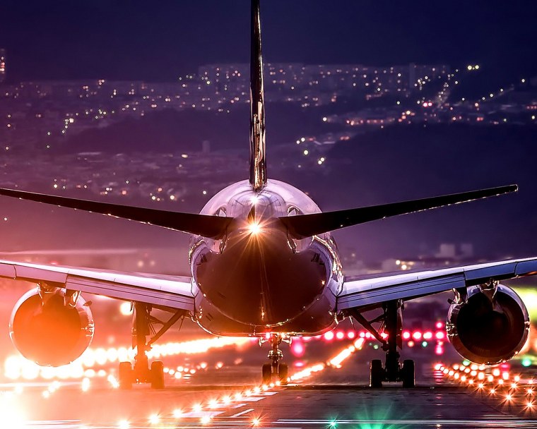 Самолет в небе