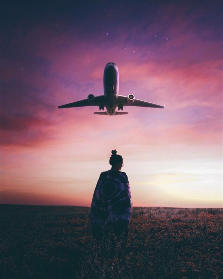 Девушка в самолете