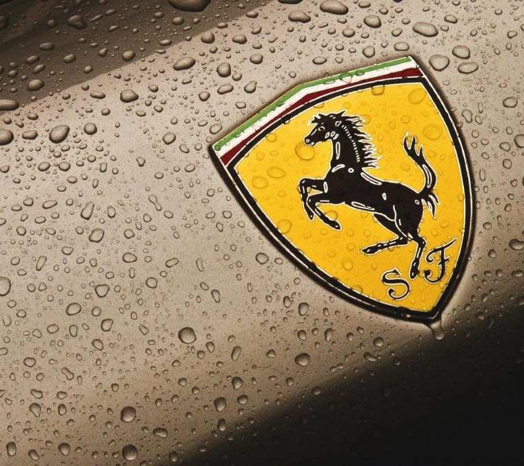 Черный значок Феррари