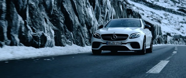 Машина Mercedes е 63s