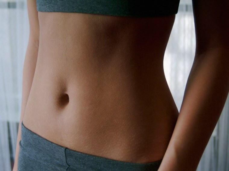 Плоский женский животик