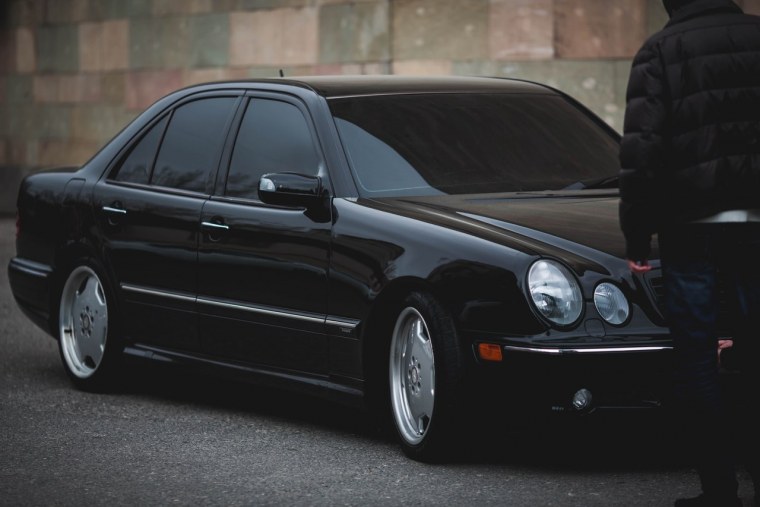 Мерседес e210