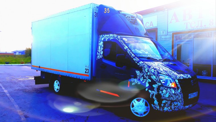 Газель на фоне природы