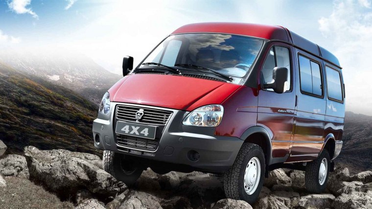 Микроавтобус на дороге