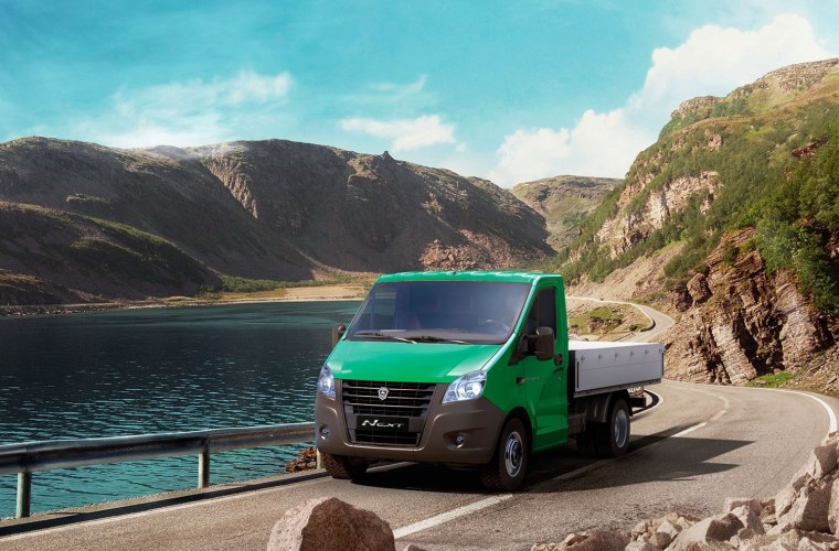 Газель Некст на дороге