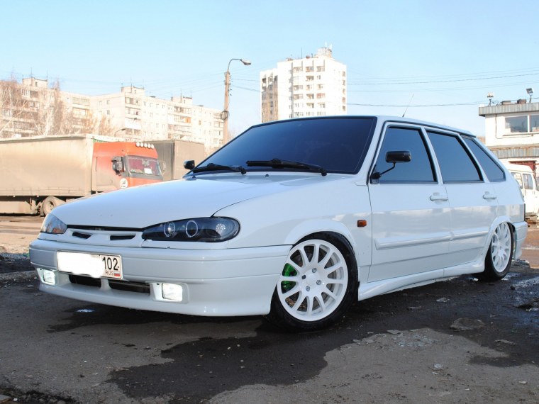 ВАЗ 2114 белая тонированная зимой