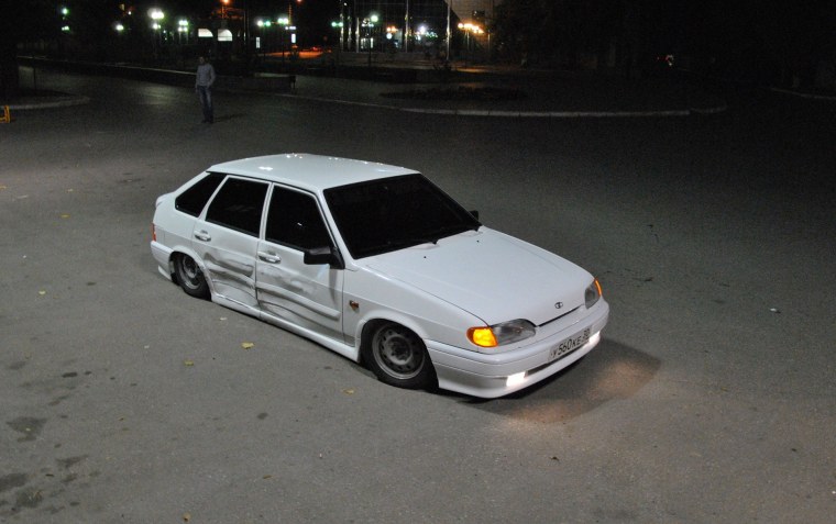 ВАЗ 2115 белая с черными фарами