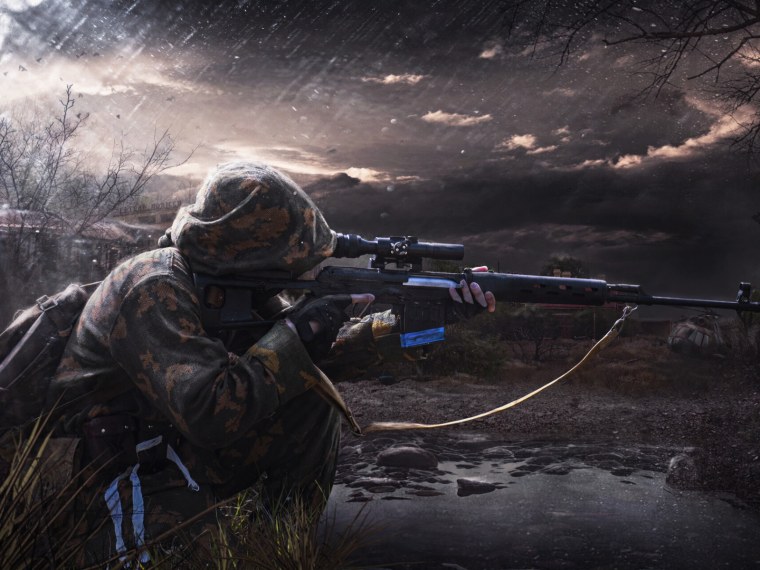 Снайпер целится в прицел винтовки