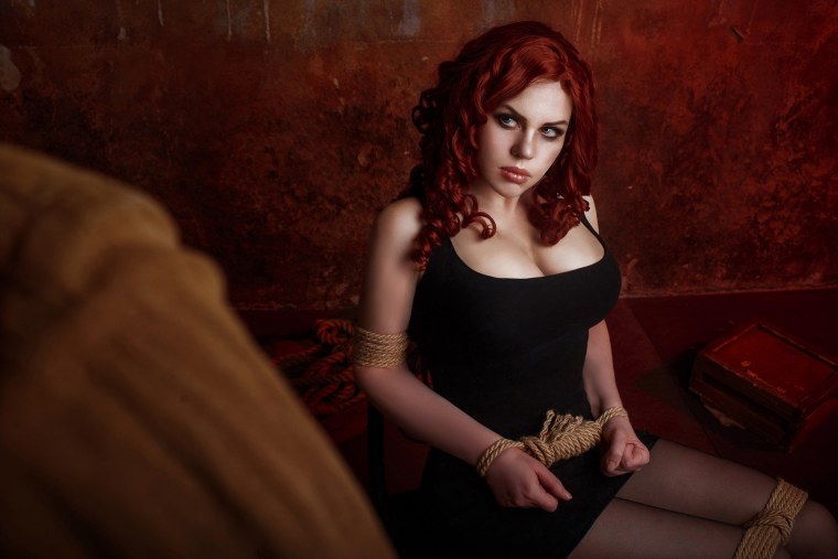 Черная вдова в платье