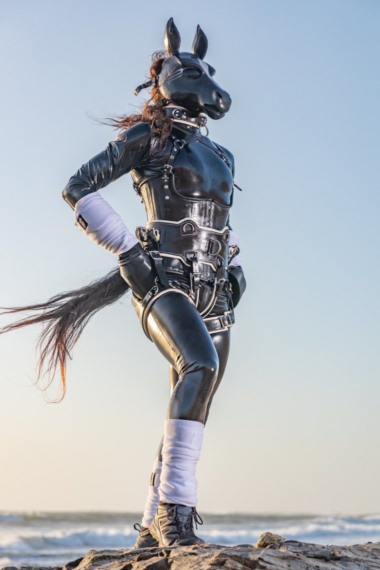 Девушка ponyplay