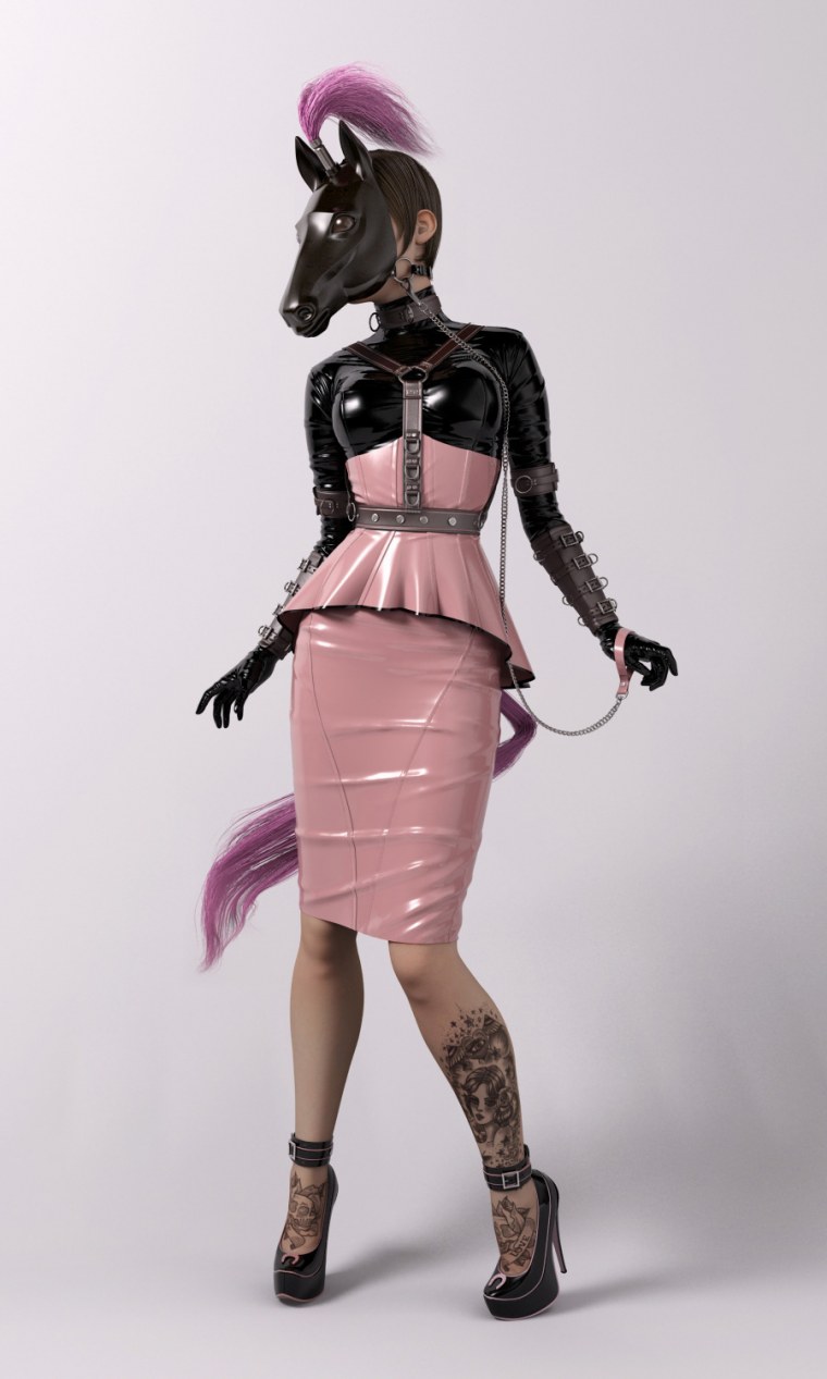 Девушка в костюме лошади