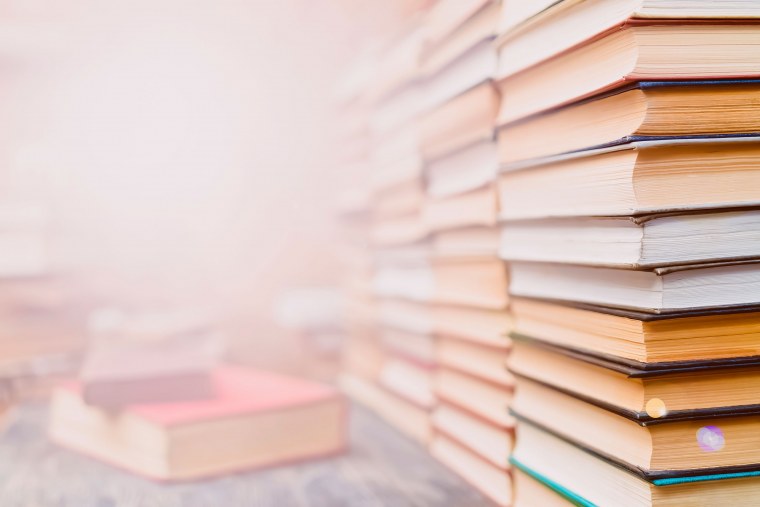 Книги на полке