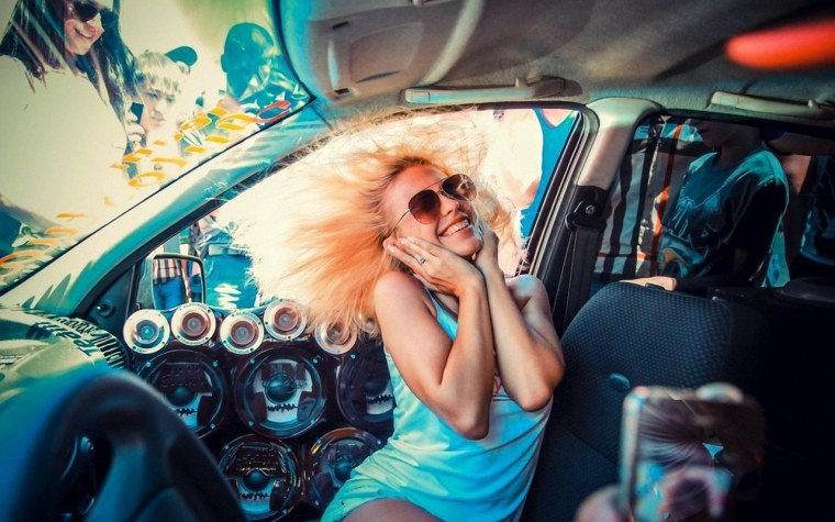 Девушки и машины автозвук