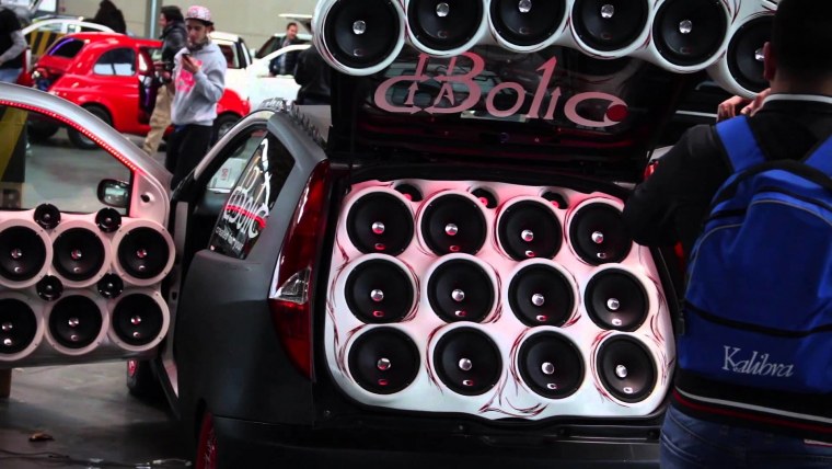 Машина с автозвуком