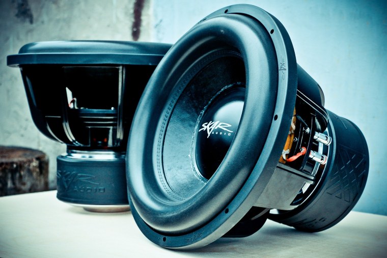 Мощные колонки в машину