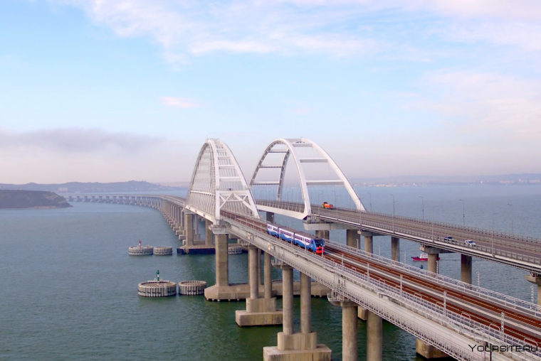 Крымский мост подсветка Триколор