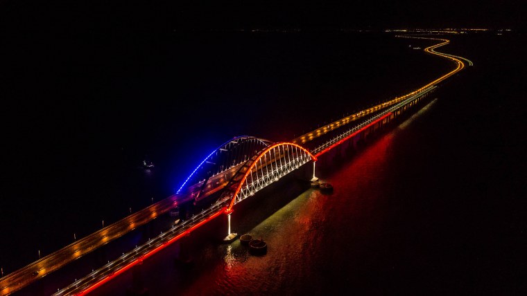 Крымский мост подсветка Триколор