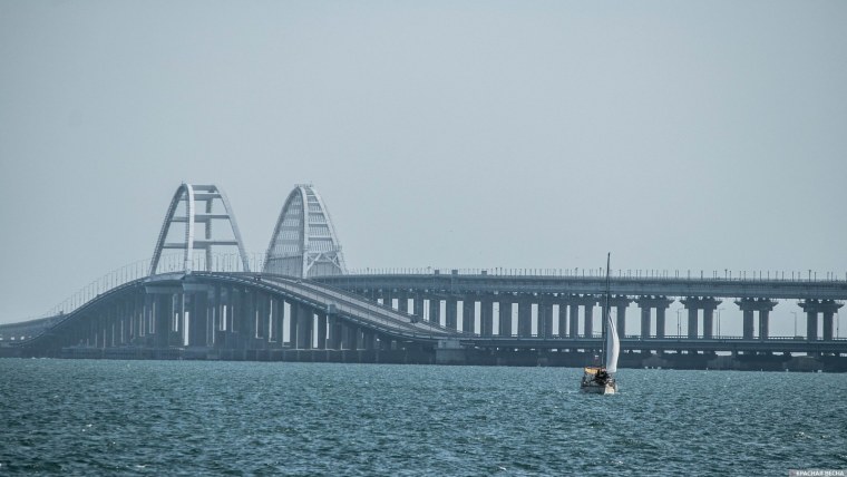 Крымский мост на рассвете