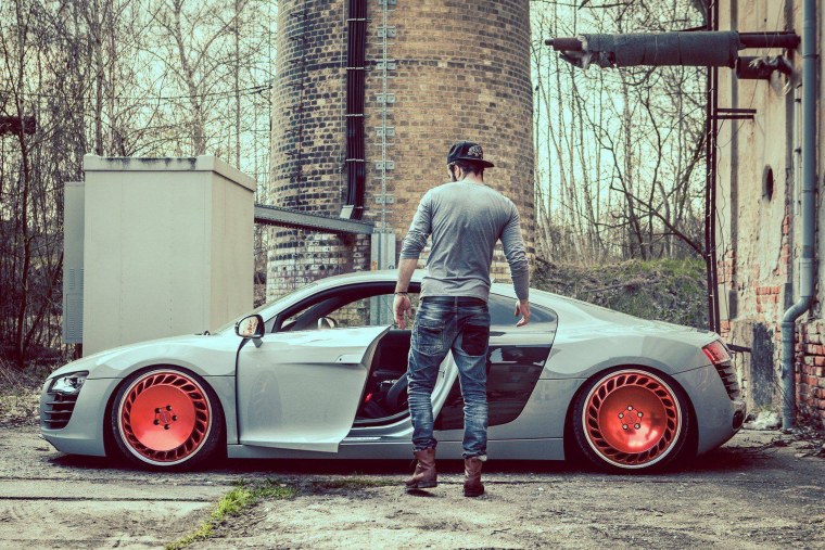 BMW. F30 с дымом