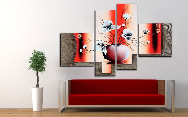 Орхидея на коричневом фоне