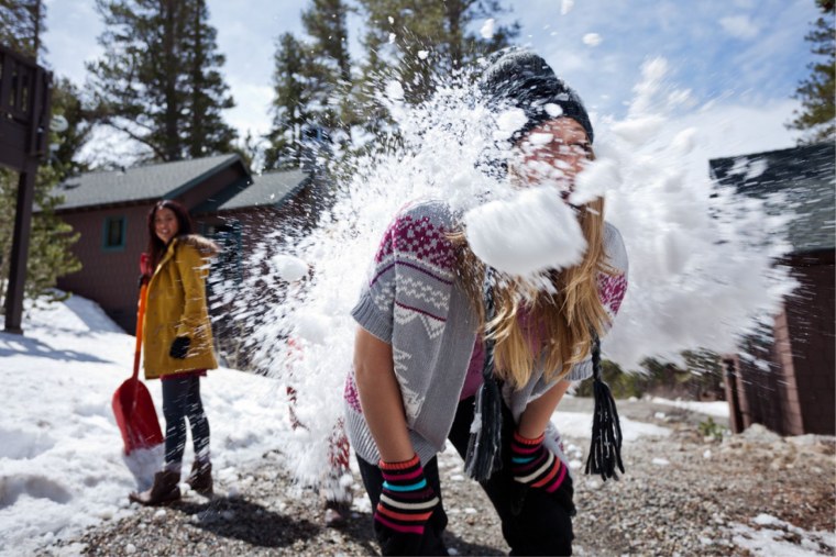 Снежки игра девочка