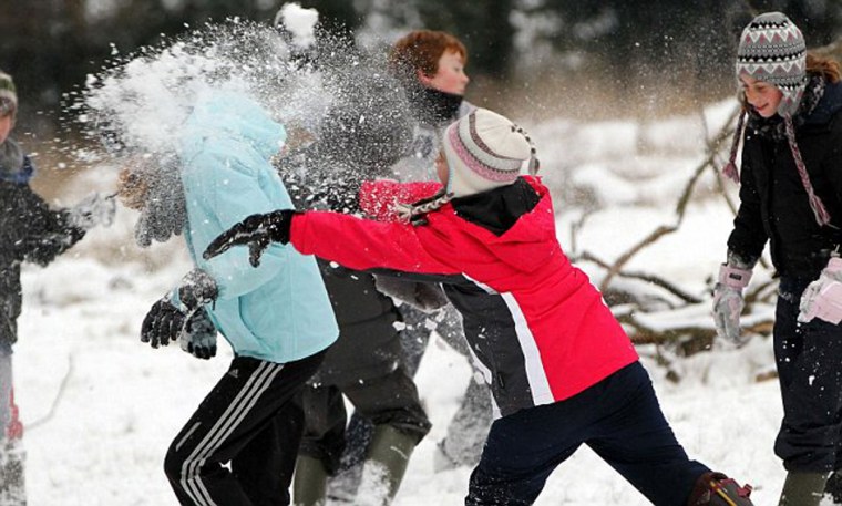 Игра в снежки