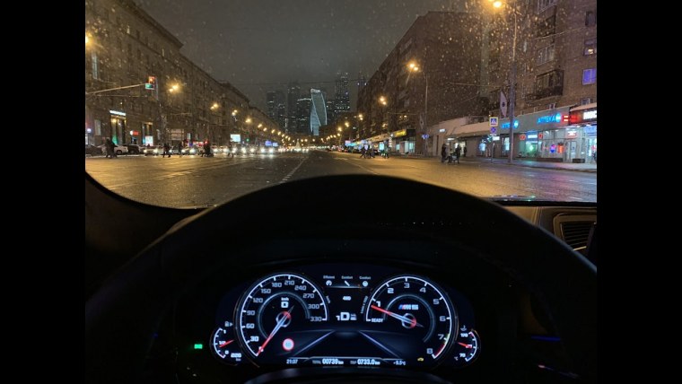 BMW m5 f90 ночью