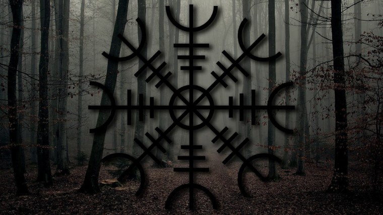 Агисхьяльм на фоне