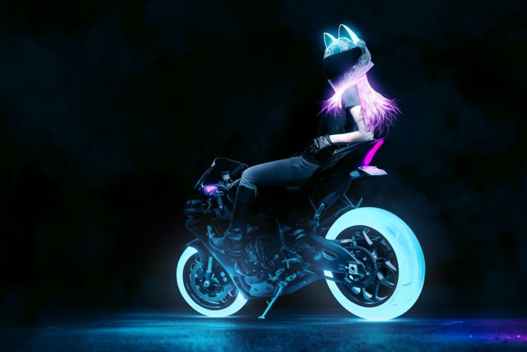 Аниме мотоциклист в шлеме