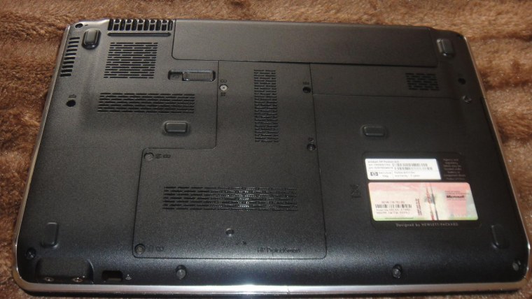 Ноутбук HP сзади