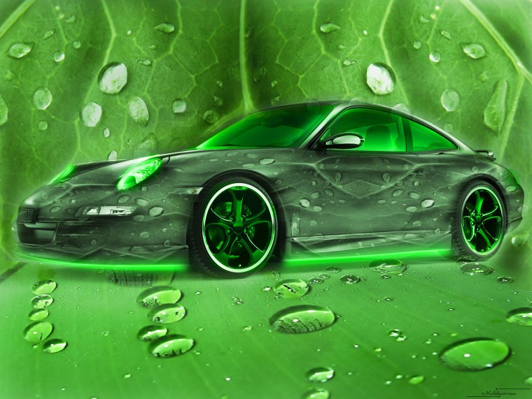 Машина на зеленом фоне