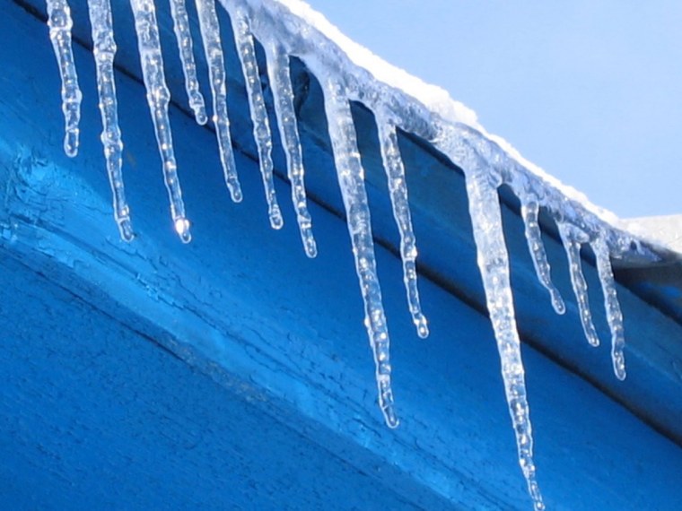 Сосульки на крыше