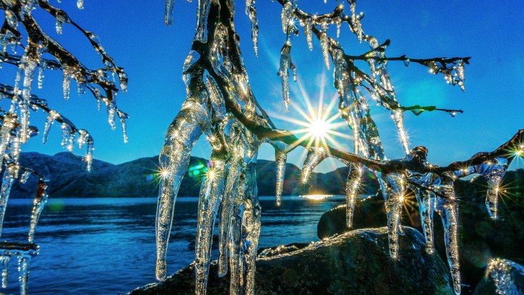 Сосульки тают