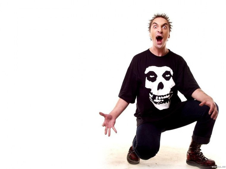 Михаил Горшенев в полный рост на белом фоне