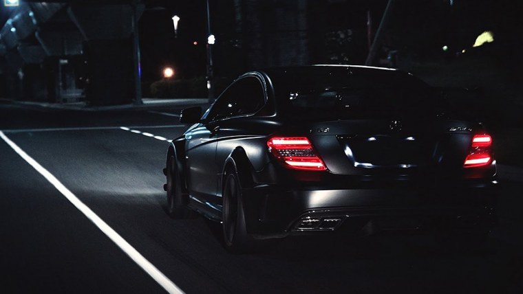 Мерседес c63 AMG В темноте