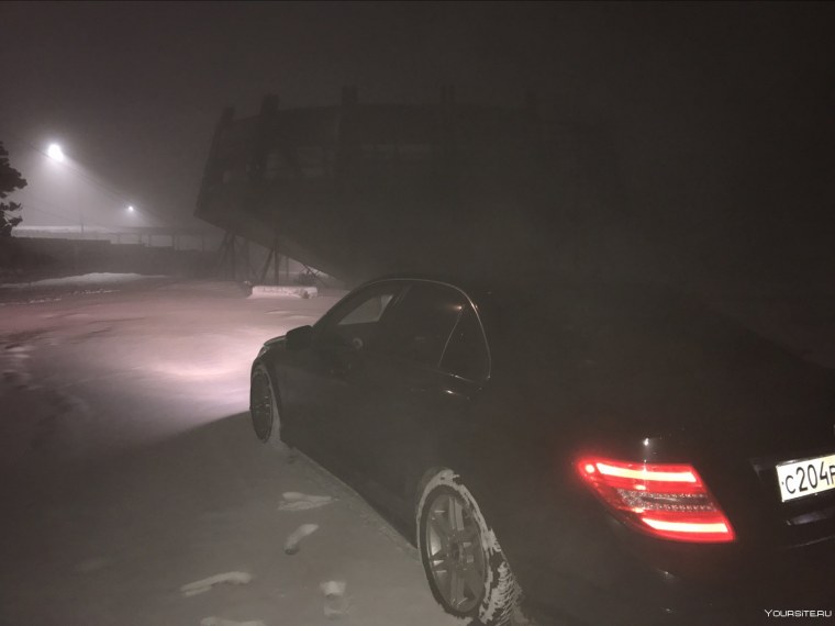 Мерседес w204 черный зимой ночью