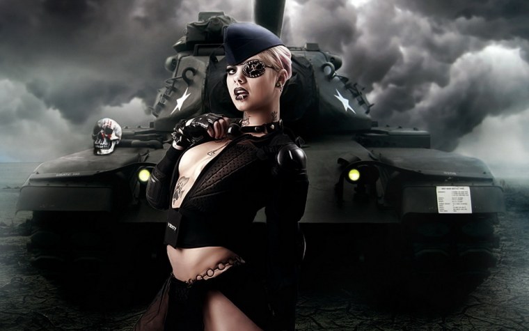 Девушка на танке