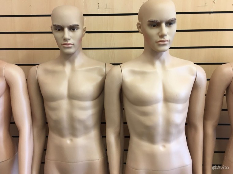 Красивый манекен мужчина