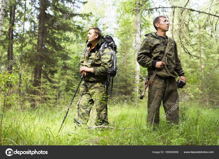 Лесник в лесу