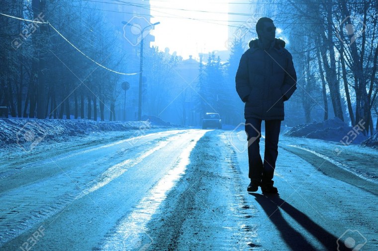 Силуэт мужчины на закате