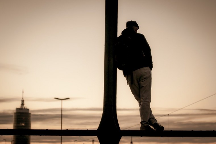 Человек уходящий в даль