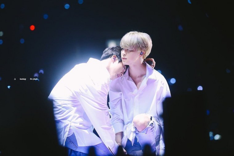 Чимин и тэхён на сцене