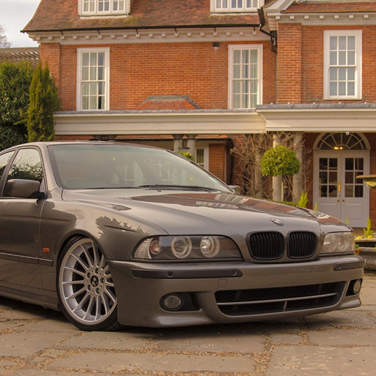 БМВ е39 серая