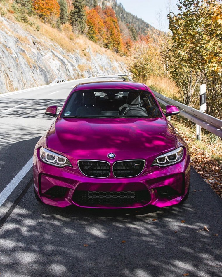 Розовая БМВ 2017