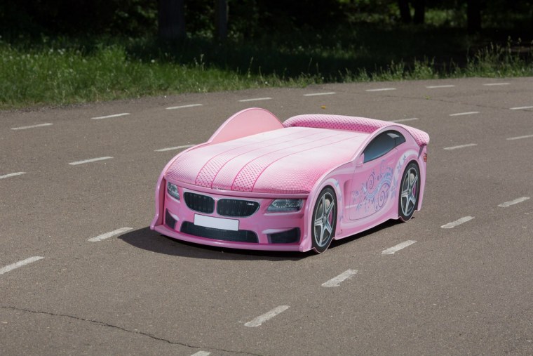 Розовая машина БМВ