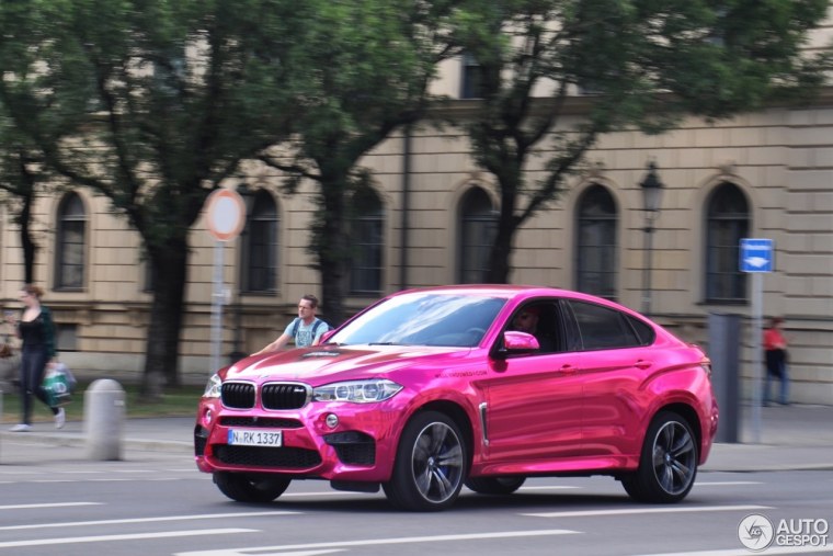 BMW x6 Pink